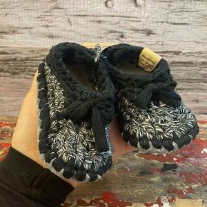 Josiah and Co. Black and White Knit Baby Booties Size 0-6M